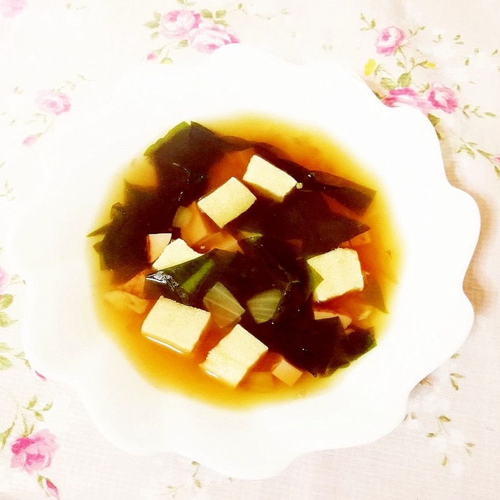 高野豆腐＆ソーセージ入り♪玉葱ワカメスープ